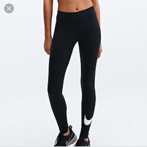 Nike Club Large Swoosh Legging. EUC